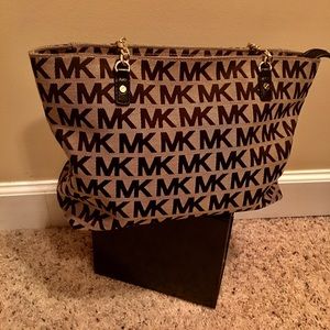 Like New Authentic “Michael Kors” Handbag